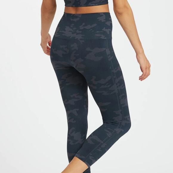 Spanx Black Camo Look at Me Now Seamless Cropped Leggings XL - Picture 2 of 9